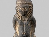 Aeg S 4  Aeg S 4, Bes-ähnliche Figur, Schwarzer Stein, H 8,7 cm, B 4,7 cm, T 3,2 cm